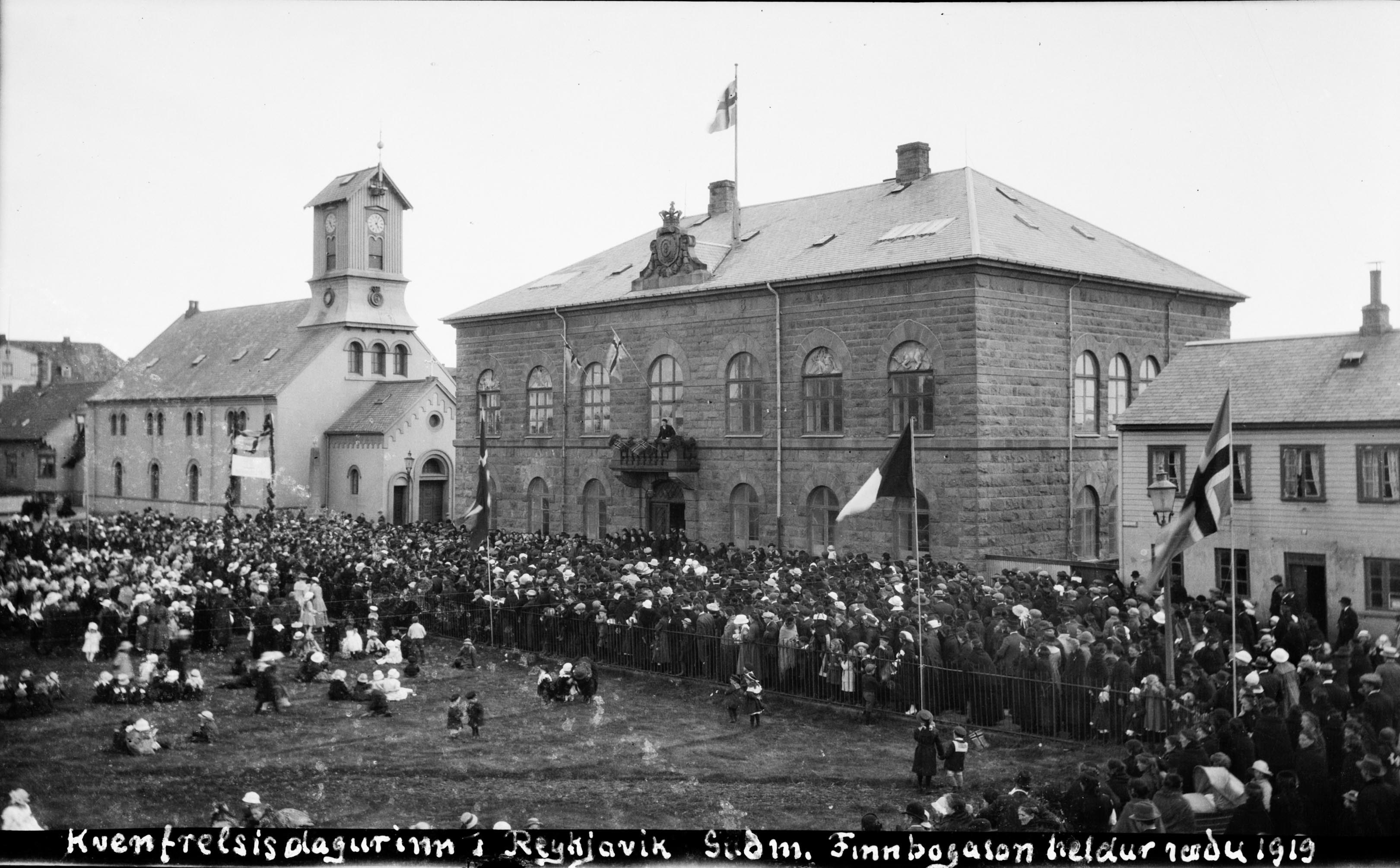 Hátíðarhöld við Alþingishúsið 19. júní 1919