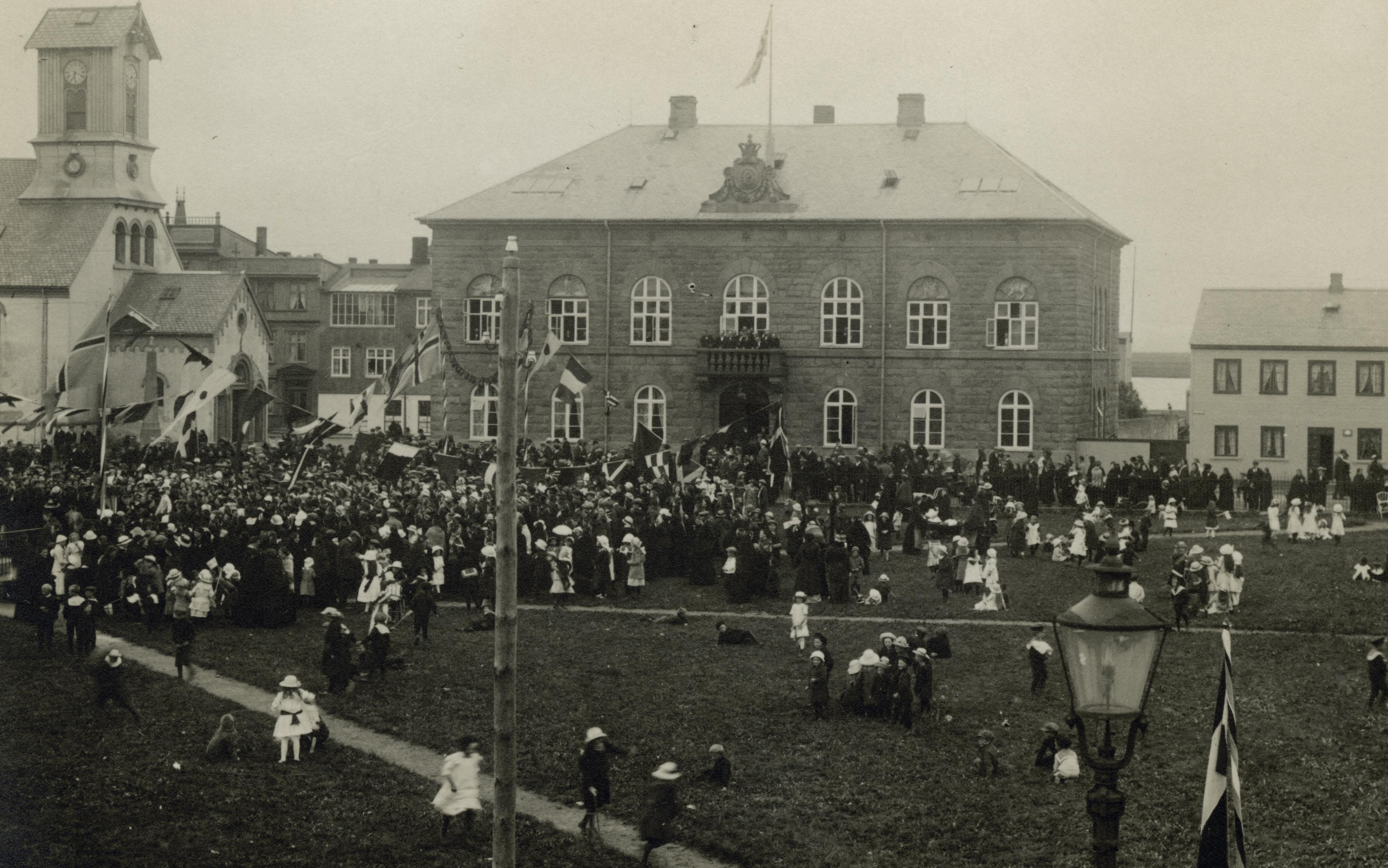 Hátíðahöld á Austurvelli 1915.